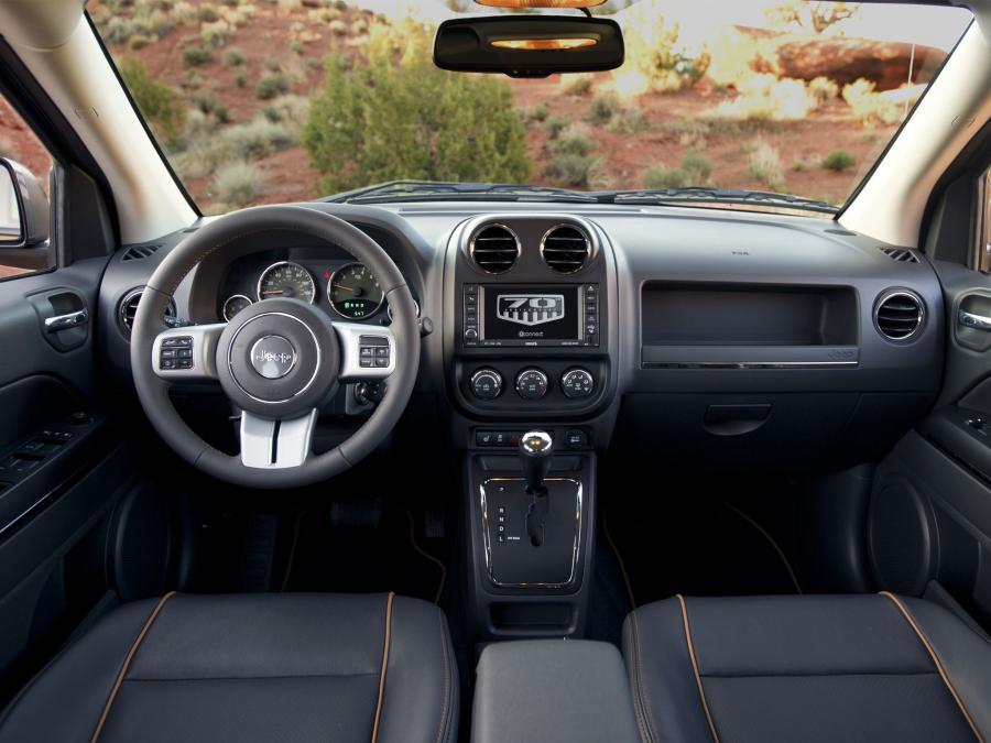  Jeep Compass 70th Anniversary Edition 2011 года  (фото 3 из 5)